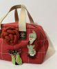 Сумка Chanel. Текстиль з брошками
