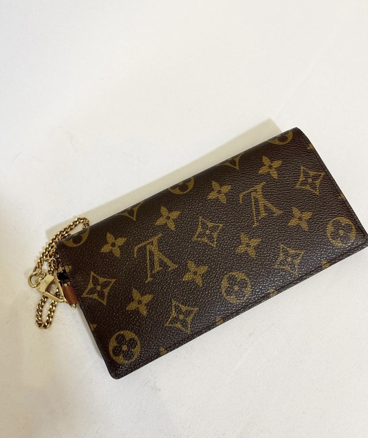 Гаманець Louis Vuitton. Є цепочка 