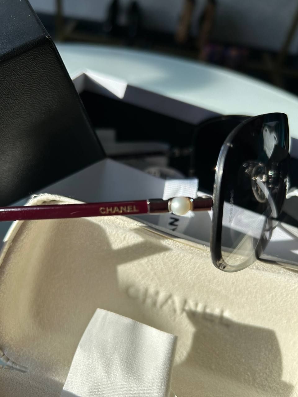 Сонцезахисні окуляри Chanel. Повний комплект