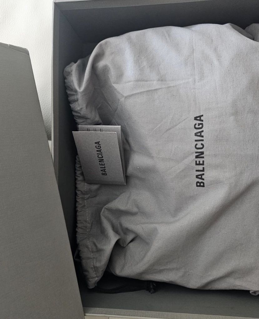 Сумка Balenciaga. Поточна колекція 