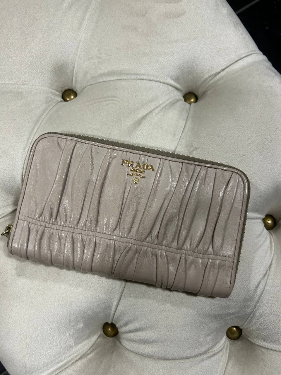 Гаманець Prada