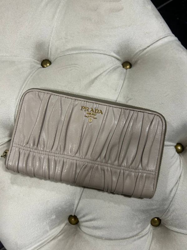 Гаманець Prada