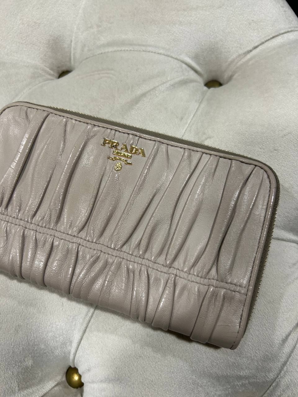 Гаманець Prada