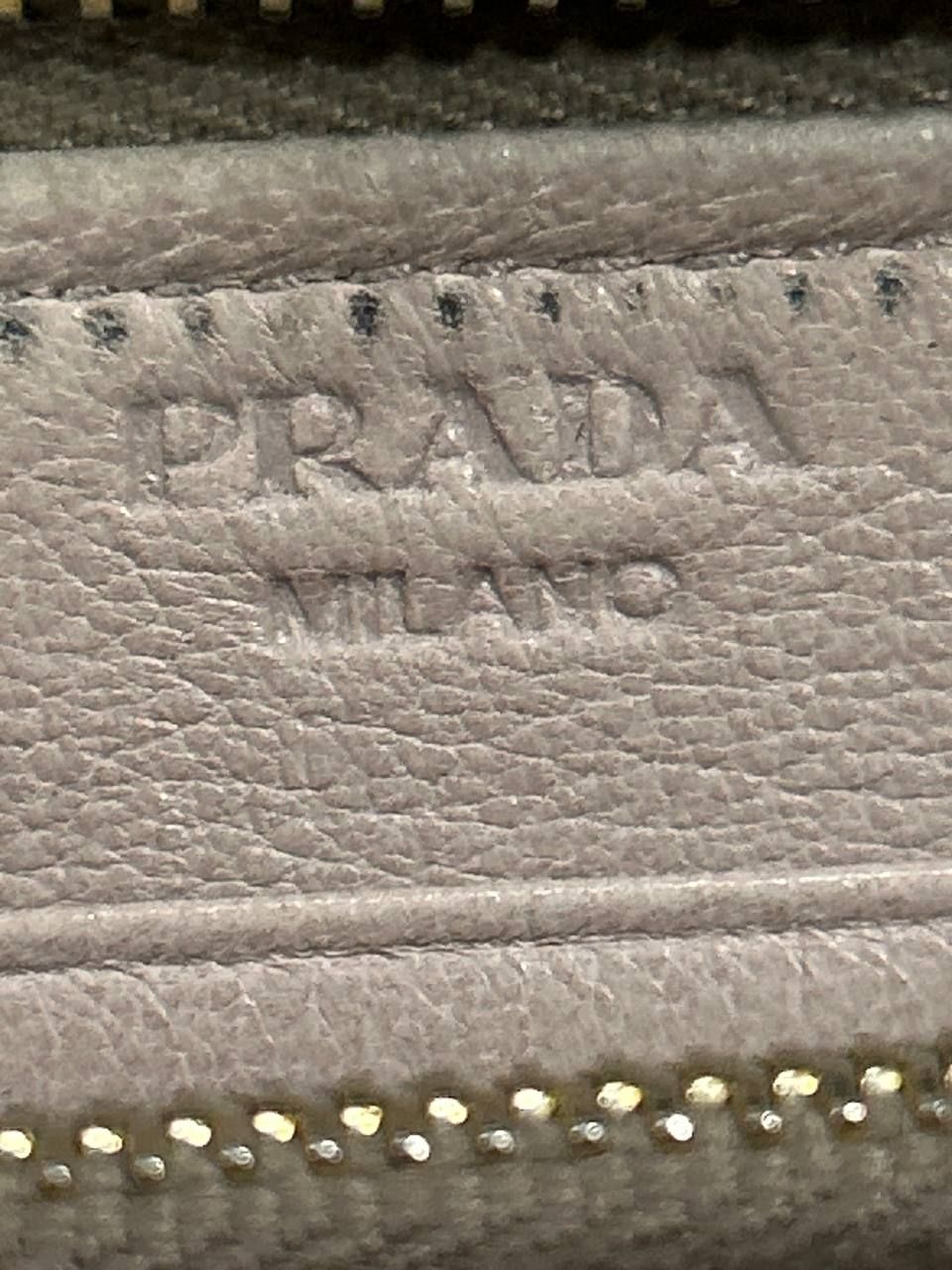 Гаманець Prada