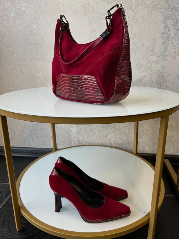 Комплект, сумка і туфлі Stuart Weitzman. 