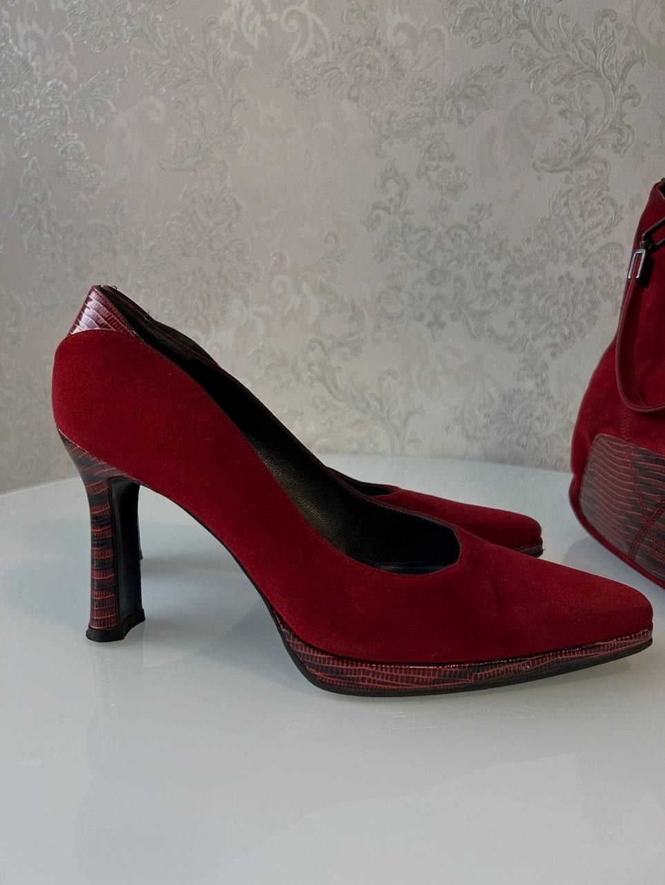 Комплект, сумка і туфлі Stuart Weitzman. 