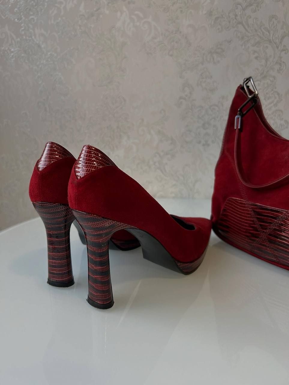 Комплект, сумка і туфлі Stuart Weitzman. 