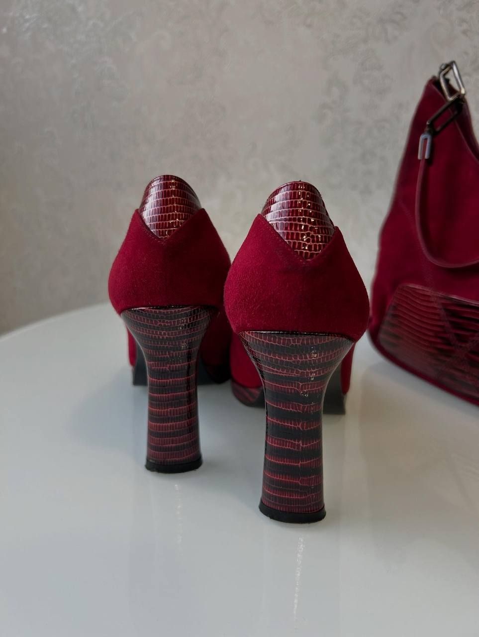 Комплект, сумка і туфлі Stuart Weitzman. 