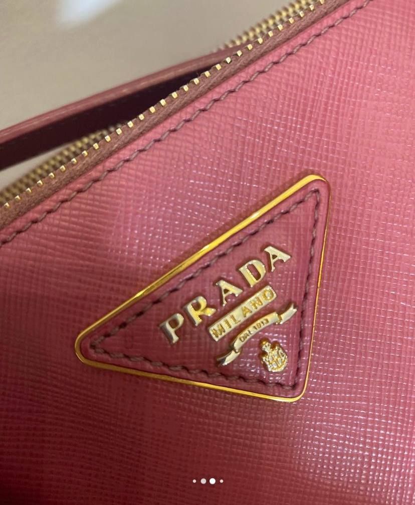 Сумка Prada. 