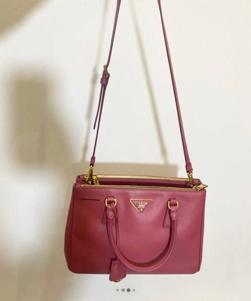 Сумка Prada. 