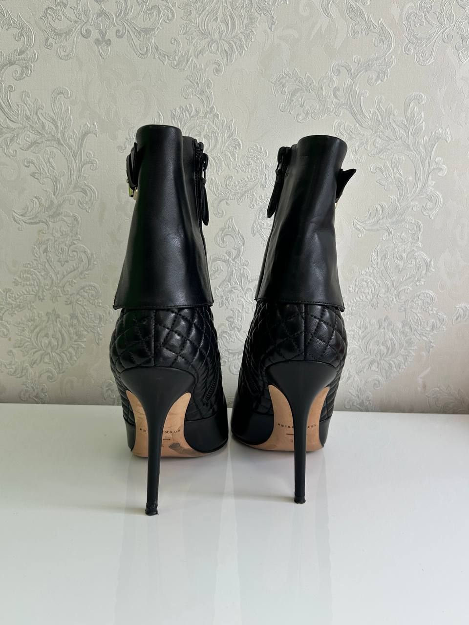 Ботільони Brian Atwood. Розмір 39.5