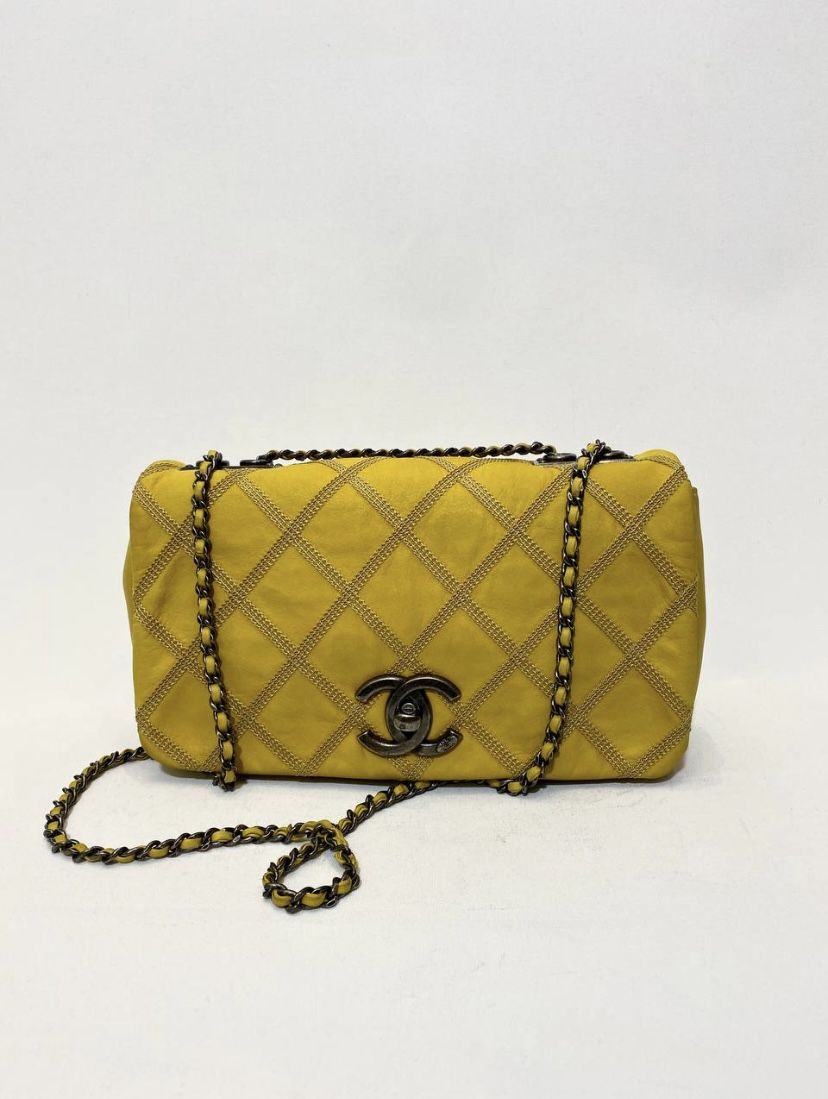 Сумка Chanel жовтого кольору