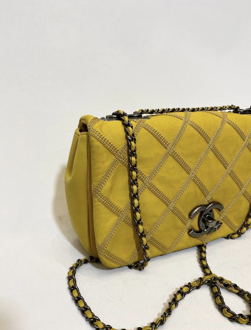 Сумка Chanel жовтого кольору