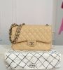 Сумка Chanel 2.55 Medium.