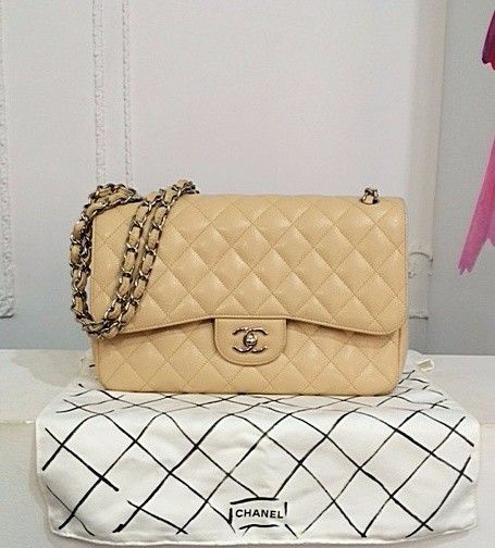 Сумка Chanel 2.55 Medium.
