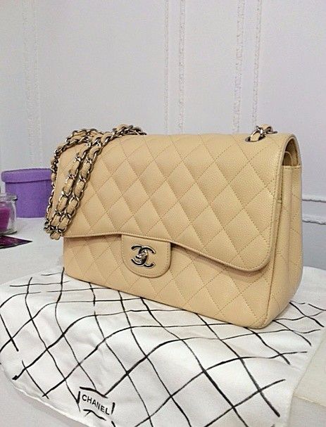 Сумка Chanel 2.55 Medium.