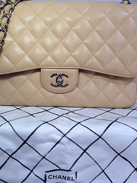 Сумка Chanel 2.55 Medium.