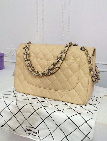 Сумка Chanel 2.55 Medium.