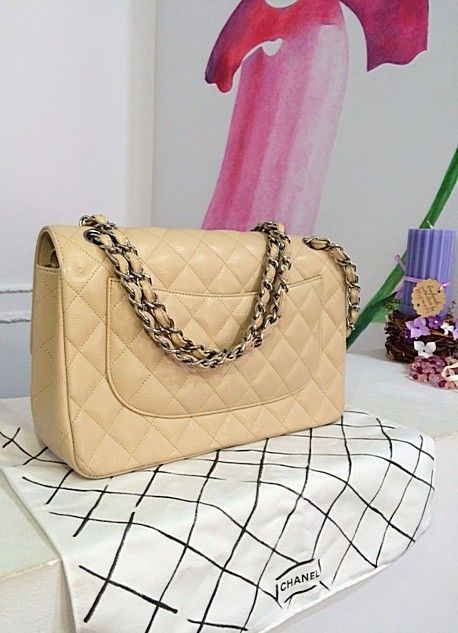 Сумка Chanel 2.55 Medium.